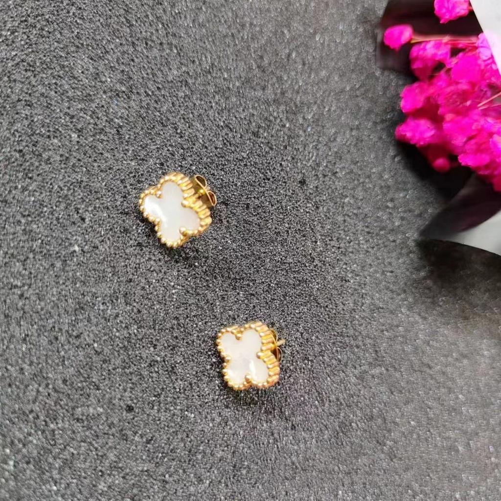 Aretes Trebolis