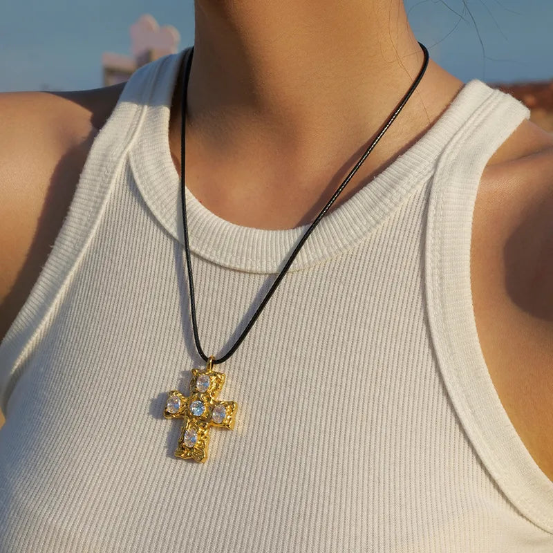 Collares Crux Invicta