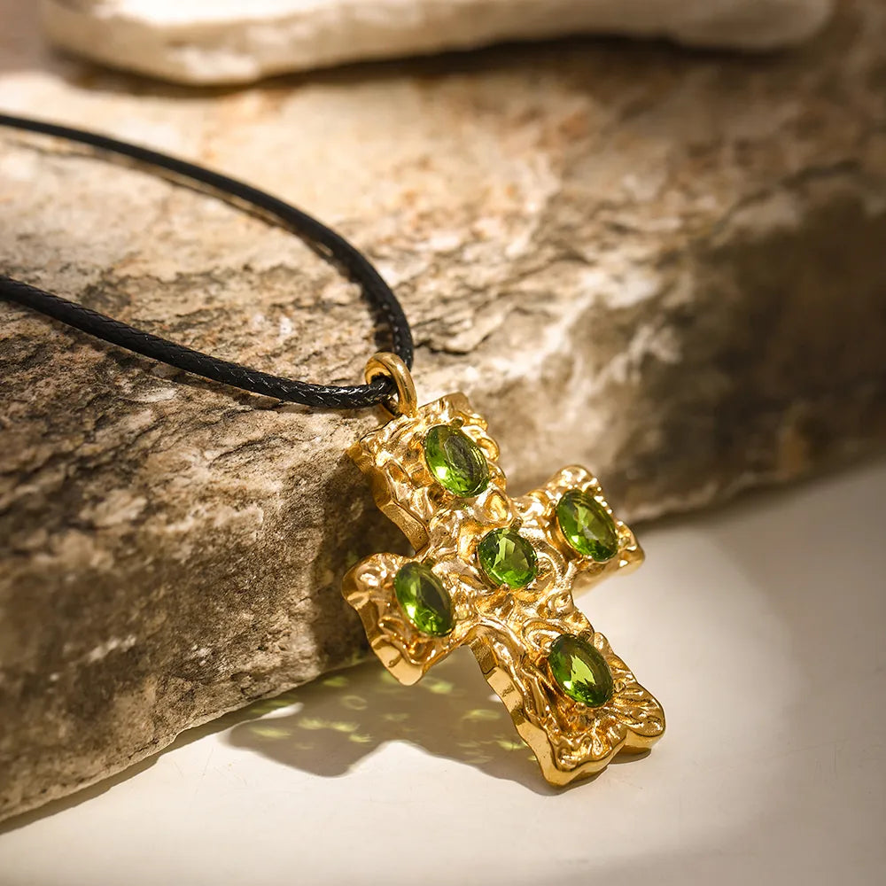 Collares Crux Invicta