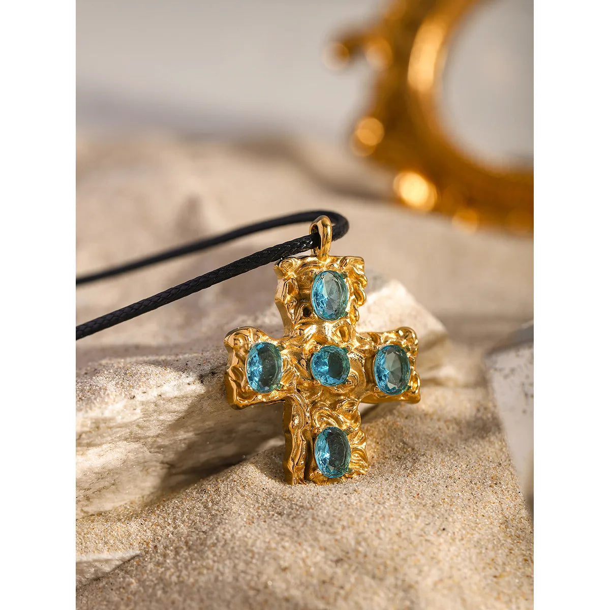 Collares Crux Invicta