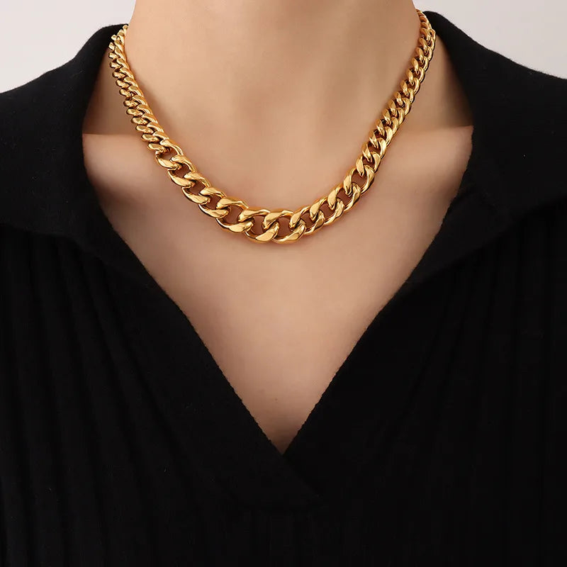 Collar Adira