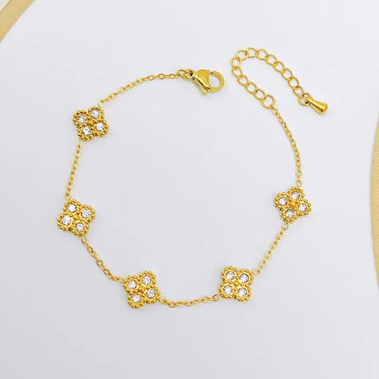 Conjunto de Collar Aretes y Pulsera Clovita