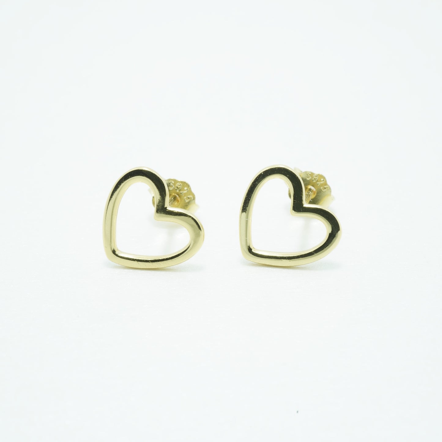 Aretes Silueta Corazón Plata 925 Chapado en Oro de 18K