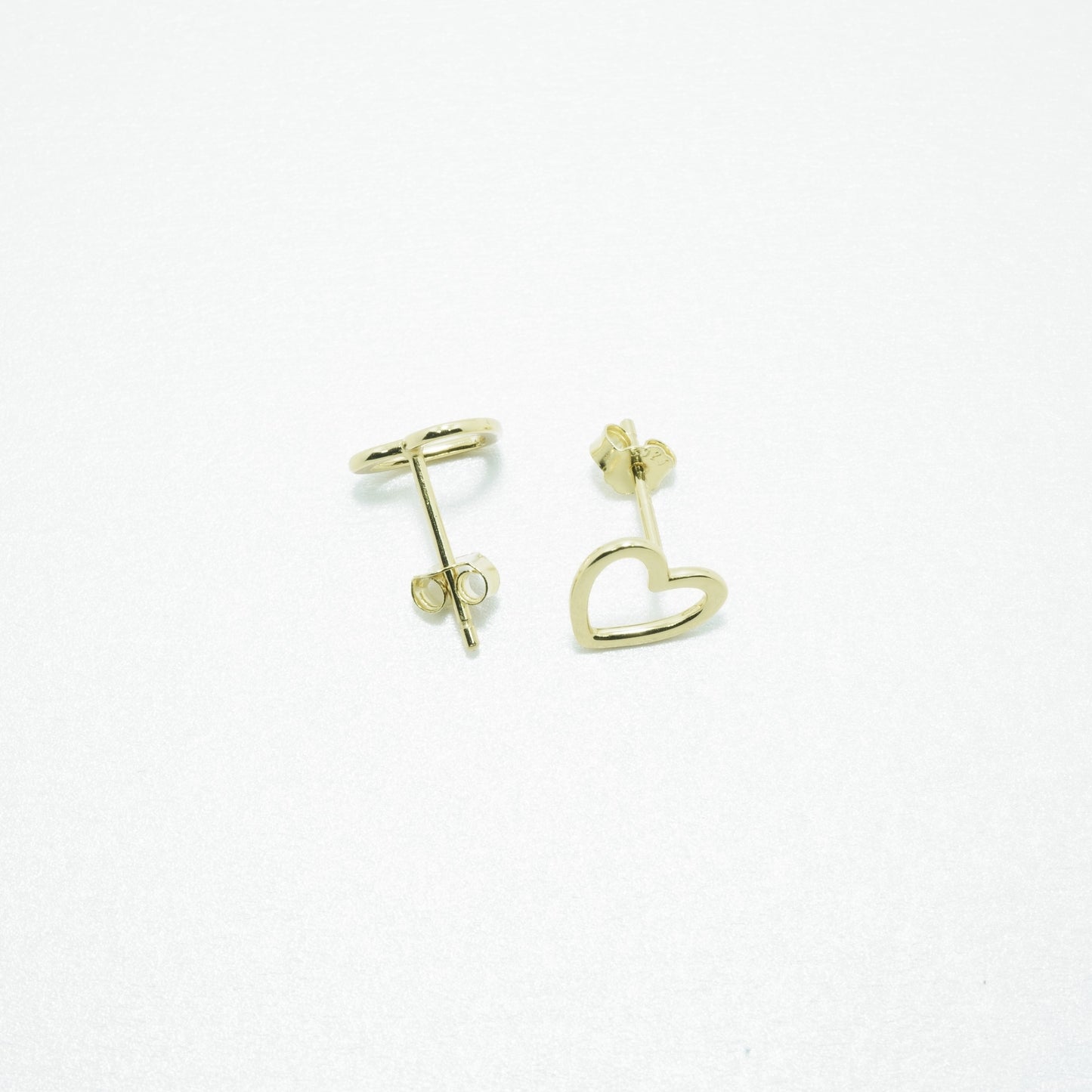 Aretes Silueta Corazón Plata 925 Chapado en Oro de 18K